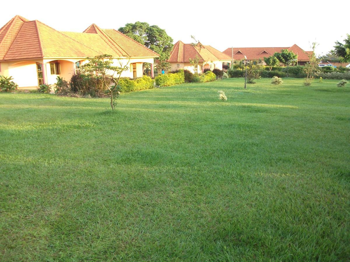 Peniel Beach Hotel Entebbe Exterior photo