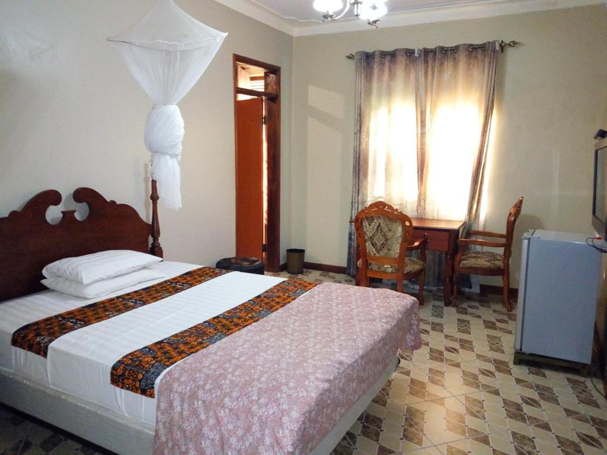 Peniel Beach Hotel Entebbe Exterior photo
